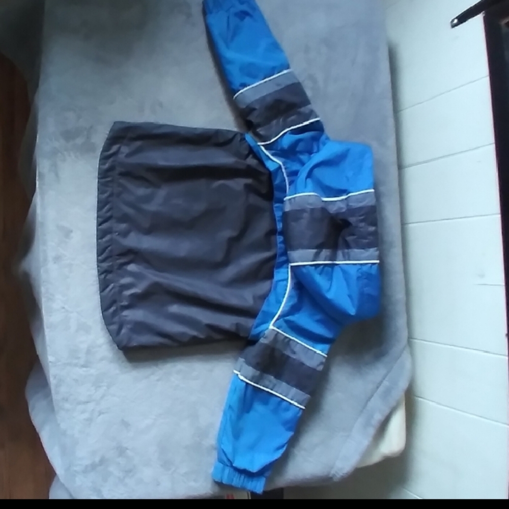 Coat - Picture 4 of 4